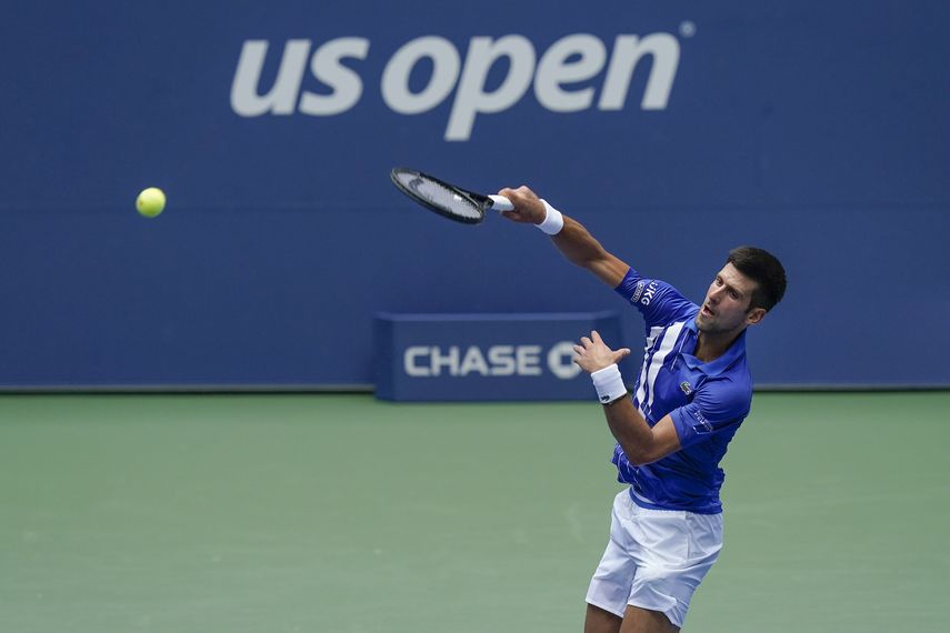 Ausentes Roger Federer (20 Grand Slams), por lesi&oacute;n, y Rafa Nadal (19), por los riesgos del coronavirus, el serbio tiene una oportunidad de oro para recortarles ventaja en la carrera por el r&eacute;cord de t&iacute;tulos Major.