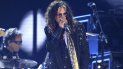  Steven Tyler canta en la 62a entrega anual de los premios Grammy, el 26 de enero de 2020 en Los Ángeles.  Aerosmith cancela conciertos tras anunciar que el vocalista de la bada está en rehabilitación. 