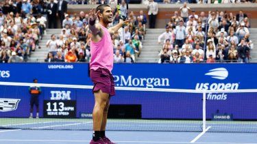 El español Carlos Alcaraz celebra tras derrotar al italiano Jannik Sinner durante la final del US Open 2025 en la ciudad de Nueva York, el 7 de septiembre de 2025.