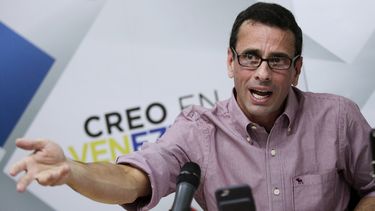 Recomendó a la Asamblea Nacional, de mayoría opositora, que se mantenga en sesión constante&nbsp; para demostrar su apoyo a quienes desean un cambio político en el país.