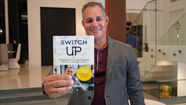 El empresario Juan Sánchez lanza el libro Switch UP.