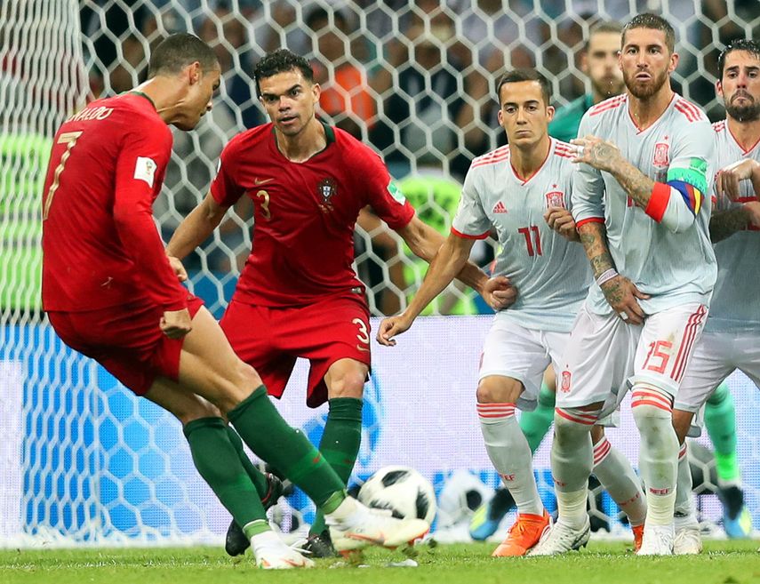 El delantero luso anotó los tres tantos de su selección.&nbsp;