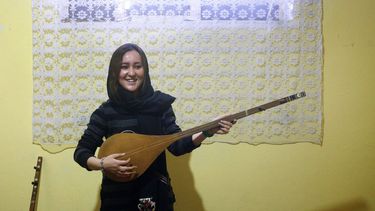 La joven cantante&nbsp;Zahra&nbsp;Elham ganó la versión afgana de American Idol.&nbsp;