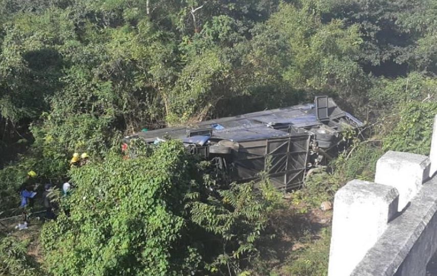 Un autobús en el que viajan, en su mayoría profesores, volcó en el trayecto entre La Habana y la vecina provincia de Mayabeque, informó el viernes el ministerio de Salud.&nbsp;