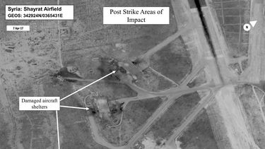 Fotografía facilitada por la Oficina de la Secretaría de Defensa (OSD) que muestra una evaluación de los daños tras el bombardeo estadounidenses en el campo de aviación de Shayrat,&nbsp;Siria, este 7 de abril de 2017.&nbsp;