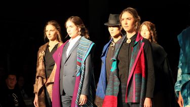 Modelos presentan creaciones de la colombiana Adriana Santacruz hoy, martes 24 de abril de 2018, durante el primer día del Bogotá Fashion Week (BFW), en Bogotá (Colombia)