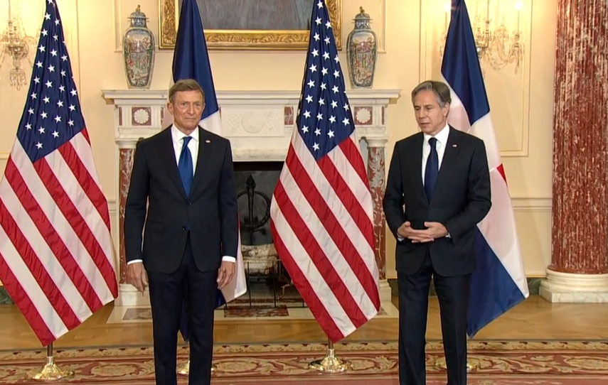 El Secretario de Estado Antony J. Blinken (derecha) se reunió con el Canciller Roberto Álvarez de la República Dominicana (Izquierda).&nbsp;