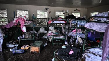Vista del interior de una cabaña en Camp Mystic, donde al menos 20 niñas desaparecieron tras las inundaciones repentinas en Hunt, Texas, el 5 de julio de 2025.&nbsp;