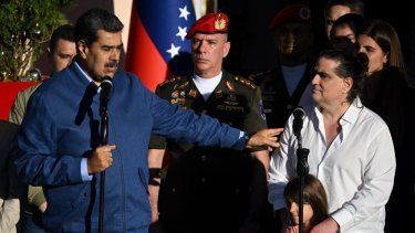 Alex Saab junto al dictador Nicolás Maduro, tras lograr su libertad por el acuerdo Biden-Maduro, el 20 de diciembre de 2023.&nbsp;