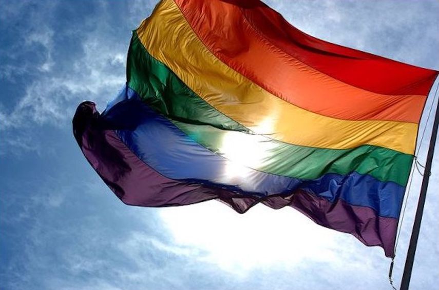 Bandera utilizada por la comunidad de Lesbianas, Gays, Bisexuales y Personas Transgénero (CORTESIA) 