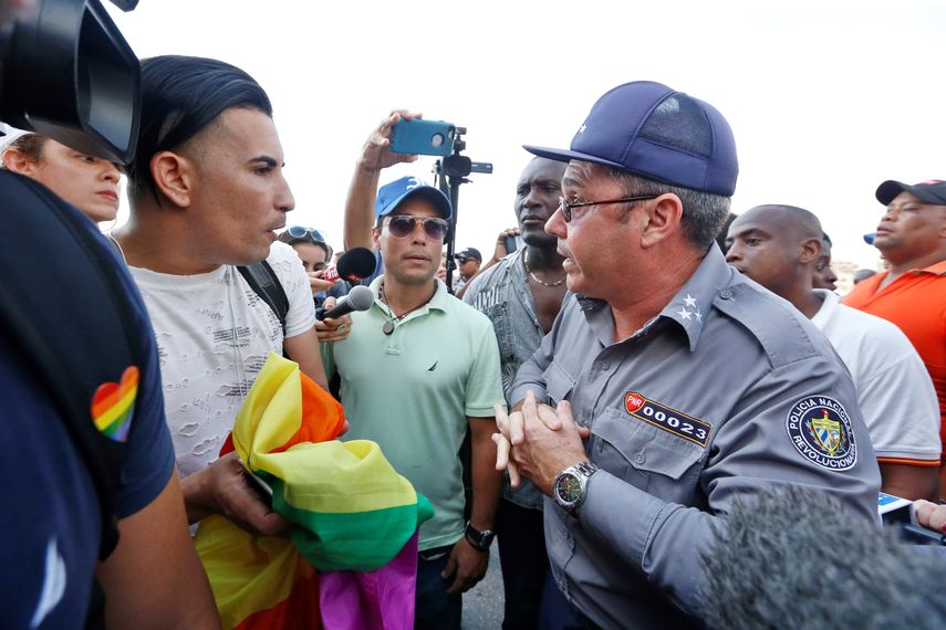 Activistas enfrentan la represión castrista en una marcha este sábado 11 de mayo del 2019 por el Paseo del Prado en La Habana (Cuba). 