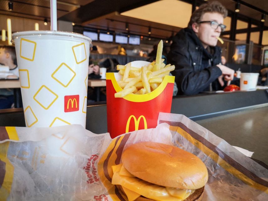 Combo de oferta en un restaurante McDonalds en Estados Unidos.