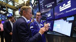 Agentes de la Bolsa de Nueva York en el piso de remate. Agentes de la Bolsa de Nueva York en el piso de remate.