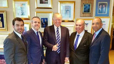 Entre quienes se reunieron con Trump en Nueva York, a puerta cerrada, según pudo saber Efe, estaban el subsecretario para asuntos públicos del Departamento de Estado, David Duckenfield; el experto en temas hispanos de Estados Unidos Freddy Balsera; el antiguo asesor de Trump en Florida Carlos Giménez y el exembajador de Guatemala en Washington Julio Ligorría&nbsp;