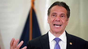 El gobernador de Nueva York, Andrew Cuomo, habla durante un evento en el nuevo Centro Comunitario en el barrio del Bronx, en Nueva York.