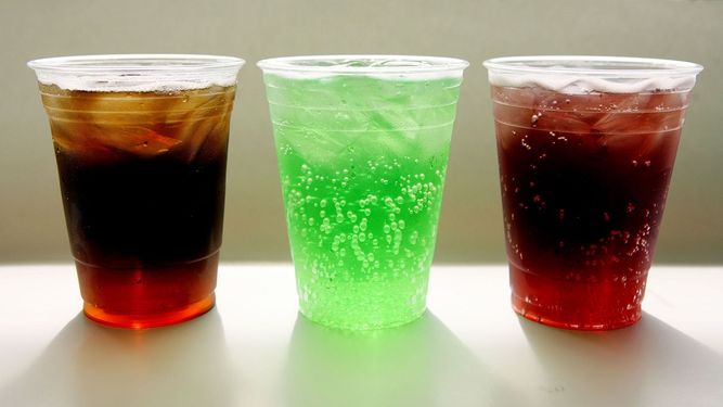 Las bebidas gaseosas suelen tener niveles de azúcar que afectan la dentadura si no se toman precauciones. (CORTESÍA)