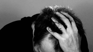 El dolor crónico suele provocar diferentes procesos psicológicos que, claramente, afectan a su entorno más cercano: familiares y amigos.