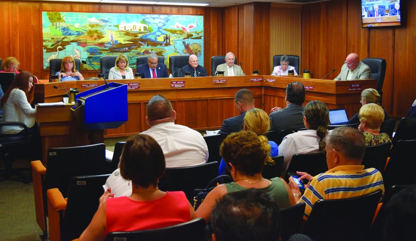 Vista parcial de una sesión plenaria de la Comsión de Sweetwater.