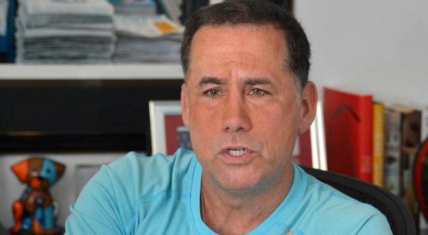 El alcalde Philip Levine considera que el tratamiento de las inundaciones en La Playa es un proyecto a largo plazo (Giselle Santalucci)