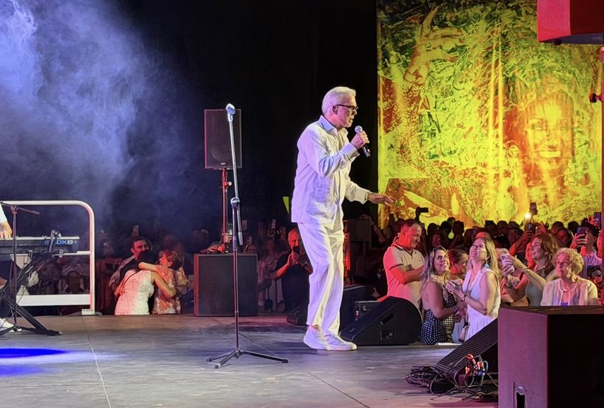 Willy Chirino durante su concierto el sábado 16 de mayo. 