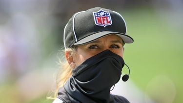 Thomas, de 47 años, será uno de los siete árbitros del Super Bowl que se disputará el 7 de febrero en Tampa (Florida), ejerciendo el rol de jueza de Downs. En 2015 ya se convirtió en la primera jueza permanente en la historia de la NFL y en 2019 en la primera en arbitrar un partido de playoffs.