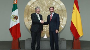 El secretario de Relaciones Exteriores, Luis Videgaray y su par español, Alfonso de María Dastis Quecedo.