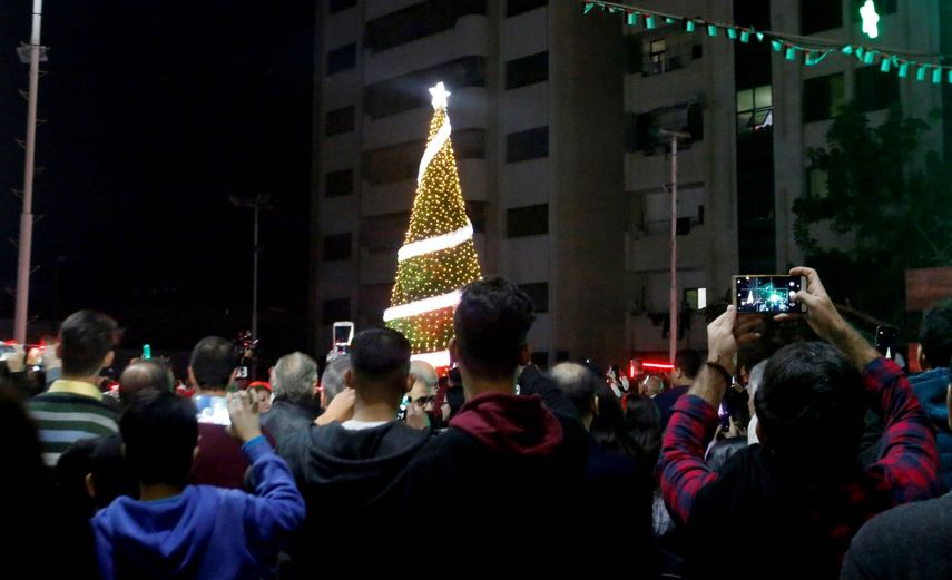 Palestinos cristianos en una celebración de iluminación de árbol de Navidad en Ciudad de Gaza, en diciembre de 2019.