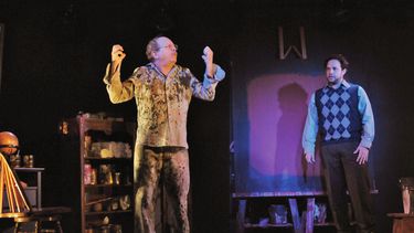 Orlando Urdaneta y Anthony LoRusso interpretan Rojo, la versión en español de la pieza Red, ganadora de seis premios Tony.
