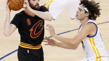 love impone marca individual y los warriors tambien