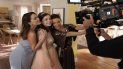 En esta imagen proporcionada por Telemundo, de izquierda a derecha, Jacky Bracamontes, Dalexa Meneses y Silvia Navarro en el set de La suerte de Loli. La serie estrena el 26 de enero de 2021. En esta imagen proporcionada por Telemundo, de izquierda a derecha, Jacky Bracamontes, Dalexa Meneses y Silvia Navarro en el set de La suerte de Loli. La serie estrena el 26 de enero de 2021.