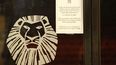 Un anuncio de la suspensi&oacute;n de todos los espect&aacute;culos de Broadway debido al coronavirus, pegado en la puerta del Minskoff Theatre donde The Lion King (El rey le&oacute;n) se hab&iacute;a estado presentando, el jueves 12 de marzo del 2020 en Nueva York.&nbsp;