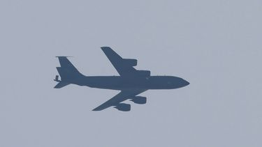 Un avión de reabastecimiento en vuelo Boeing KC-135 Stratotanker de la Fuerza Aérea estadounidense sobrevuela Tel Aviv el 4 de marzo de 2026 &nbsp;