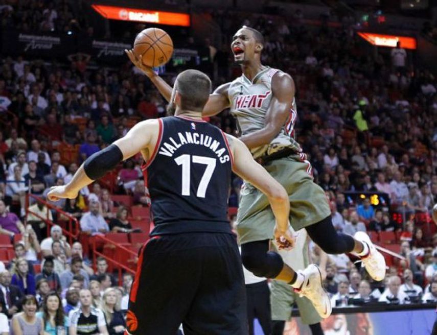 Los jugadores del Heat usaron uniformes inspirados en las fuerzas militares. (CORTESÍA)