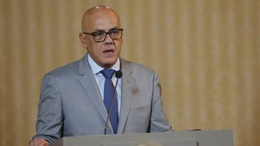 El ministro de Comunicaciones de Venezuela, Jorge Rodríguez, habla durante una reunión con miembros del cuerpo diplomático acreditado en Venezuela, en la sede de la Cancillería en Caracas, Venezuela, el lunes 9 de septiembre de 2019.&nbsp;