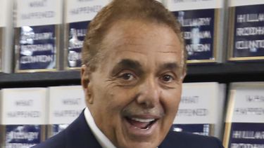 Leonard Riggio, expresidente de la editorial Barnes and Noble, llega a una librería en Nueva York, el martes 12 de septiembre de 2017.&nbsp;