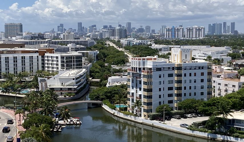 Vista panorámica de Miami, desde Miami Beach.