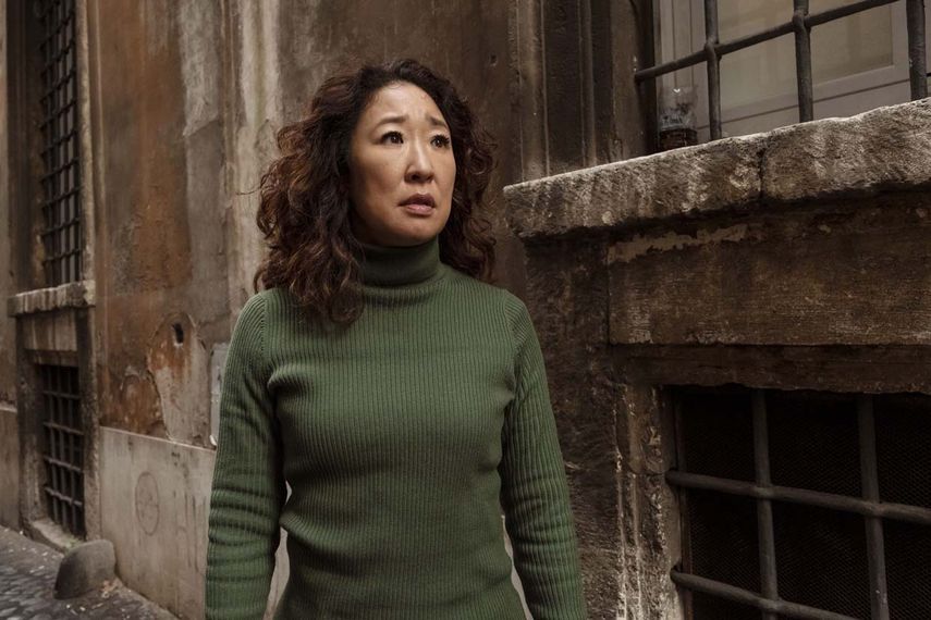 Basada en las novelas de Luke Jennings, la segunda temporada de Killing Eve fue muy aplaudida por la crítica y el público, logrando nueve nominaciones a los premios Emmy.&nbsp;