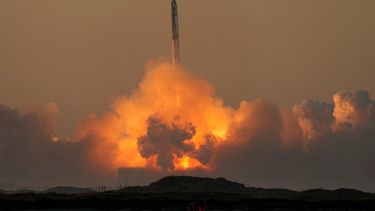 El cohete Starship de SpaceX despega desde Boca Chica, Texas, el 18 de noviembre de 2023.