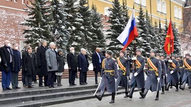 Díaz-Canel llega a la tumba del Soldado Desconocido en Moscú.&nbsp;