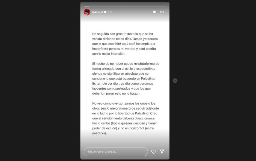 La cantante española Rosalía responde al diseñador Miguel Adrover. 