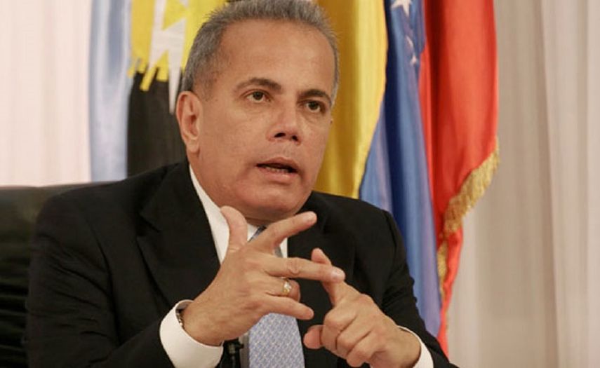 El exgobernador, Manuel Rosales, minutos antes de llegar a Venezuela y ser detenido. (TWITTER) 