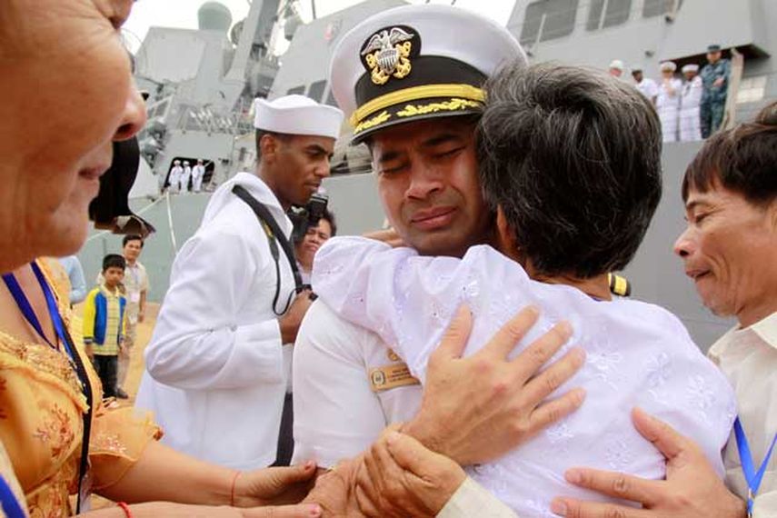 Foto de archivo del 3 de diciembre de 2010, que muestra al oficial de la Marina de Estados Unidos Michael Vannak Khem Misiewicz, quien está acusado de entregar información confidencial al empresario malayo Leonard Francis. (AP)