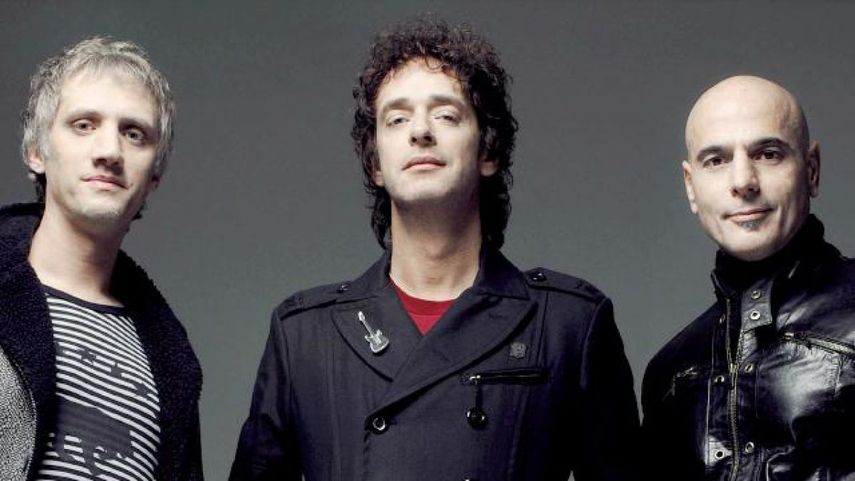 Soda Stereo comenzó su carrera en 1982 y se disolvió en 1997. En 2007 volvieron a tocar juntos y realizaron una gira por todo el continente&nbsp;que se llamó Me verás volver.&nbsp;