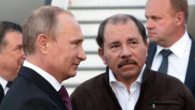 El presidente ruso Vladimir Putin junto al dictador sandinista Daniel Ortega, durante su visita a Nicaragua en 2014