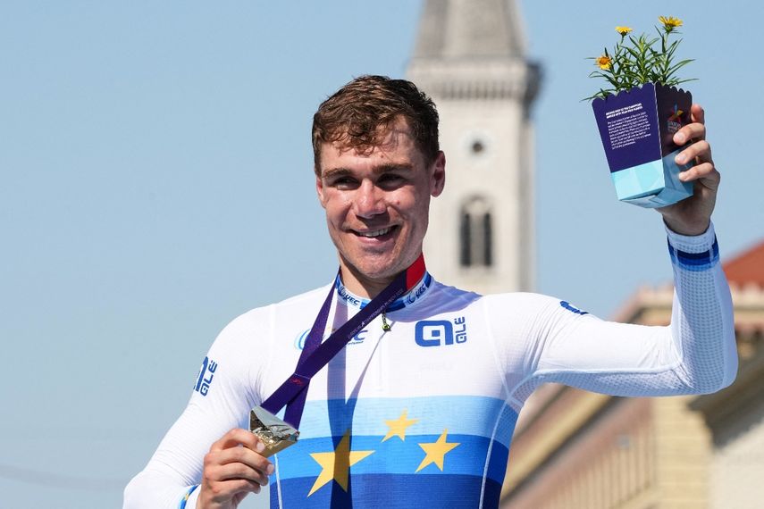 Ganador de la segunda etapa del Tour de Francia en julio, Fabio Jakobsen surgió justo antes de la línea para superar a Arnaud Démare, segundo como en 2020, y al belga Tim Merlier.