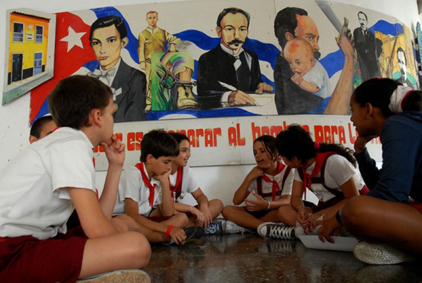 La mayor cifra de profesores en Cuba frente al aula de los últimos diez años se registró en 2008-2009, con 270.053 maestros.