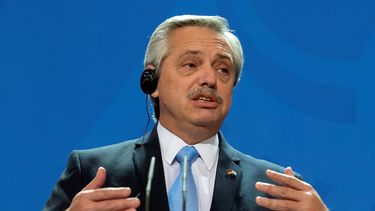 n esta foto de archivo del 3 de febrero de 2020, el presidente argentino Alberto Fern&aacute;ndez habla en una conferencia de prensa en Berl&iacute;n, Alemania.&nbsp;