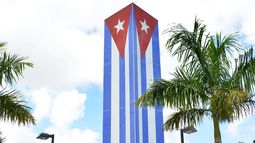 El coordinador del proyecto sostiene que no sólo los fusilados o encarcelados serán recordados “también los que han tenido que escapar. En el estrecho de la Florida han muerto miles de personas intentando llegar a Estados Unidos, de cinco personas que
