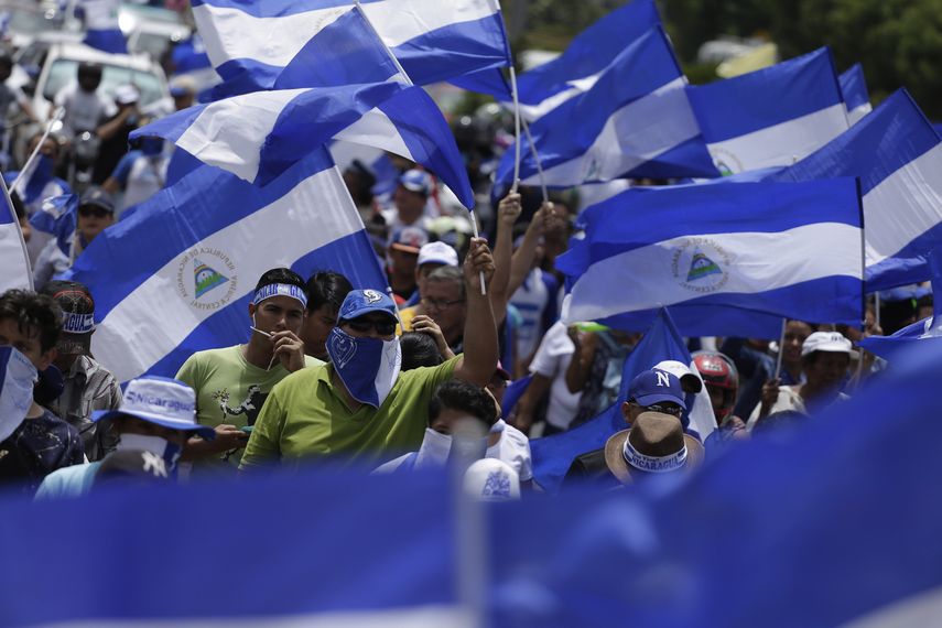 Nicaragua atraviesa la crisis más sangrienta de su historia en tiempos de paz, y la peor desde la década de 1980, también con Ortega como presidente