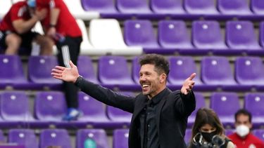 El técnico argentino del Atlético de Madrid Diego Simeone celebra tras ganar el partido de fútbol de la liga española ante el Real Valladolid FC y el título de Liga en el estadio José Zorilla de Valladolid el 22 de mayo de 2021. &nbsp; &nbsp;